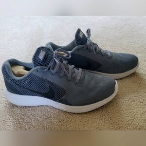 NIKE REVOLUTION 3 Men's 9.5